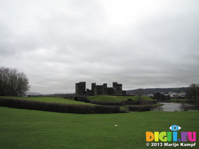 SX33194 Caerphilly Castle